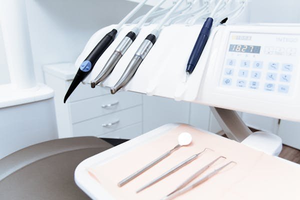 Hydropulseur ou jet dentaire : lequel est fait pour vous ?